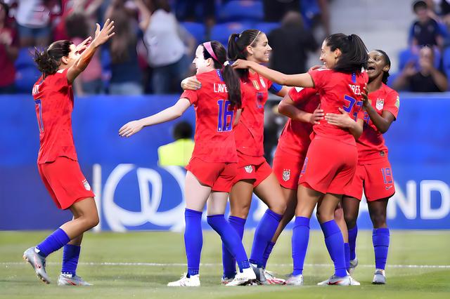 美国女足实力强劲,斩获首轮胜利 美国女足实力强劲,斩获首轮胜利