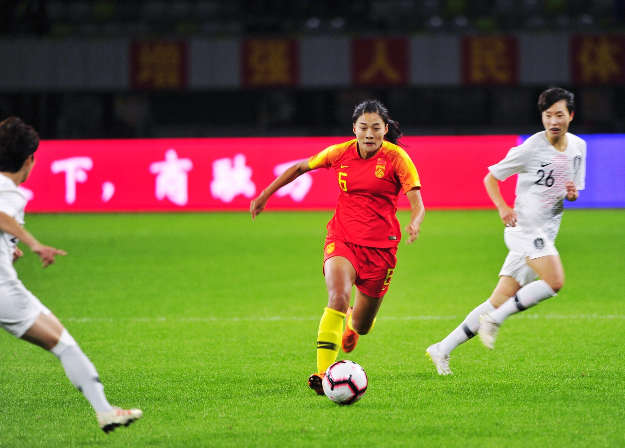 威廉希尔官网-女子足球赛事中，中国队获得显著成绩