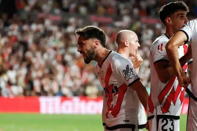 威廉希尔中文站-巴列卡诺主场大胜对手，喜迎三连胜