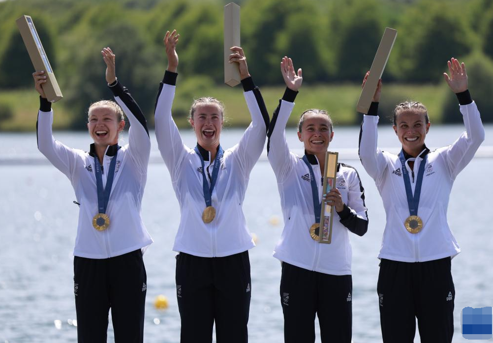 威廉希尔app-英国运动员在游泳比赛中喜获金银铜，实力雄厚