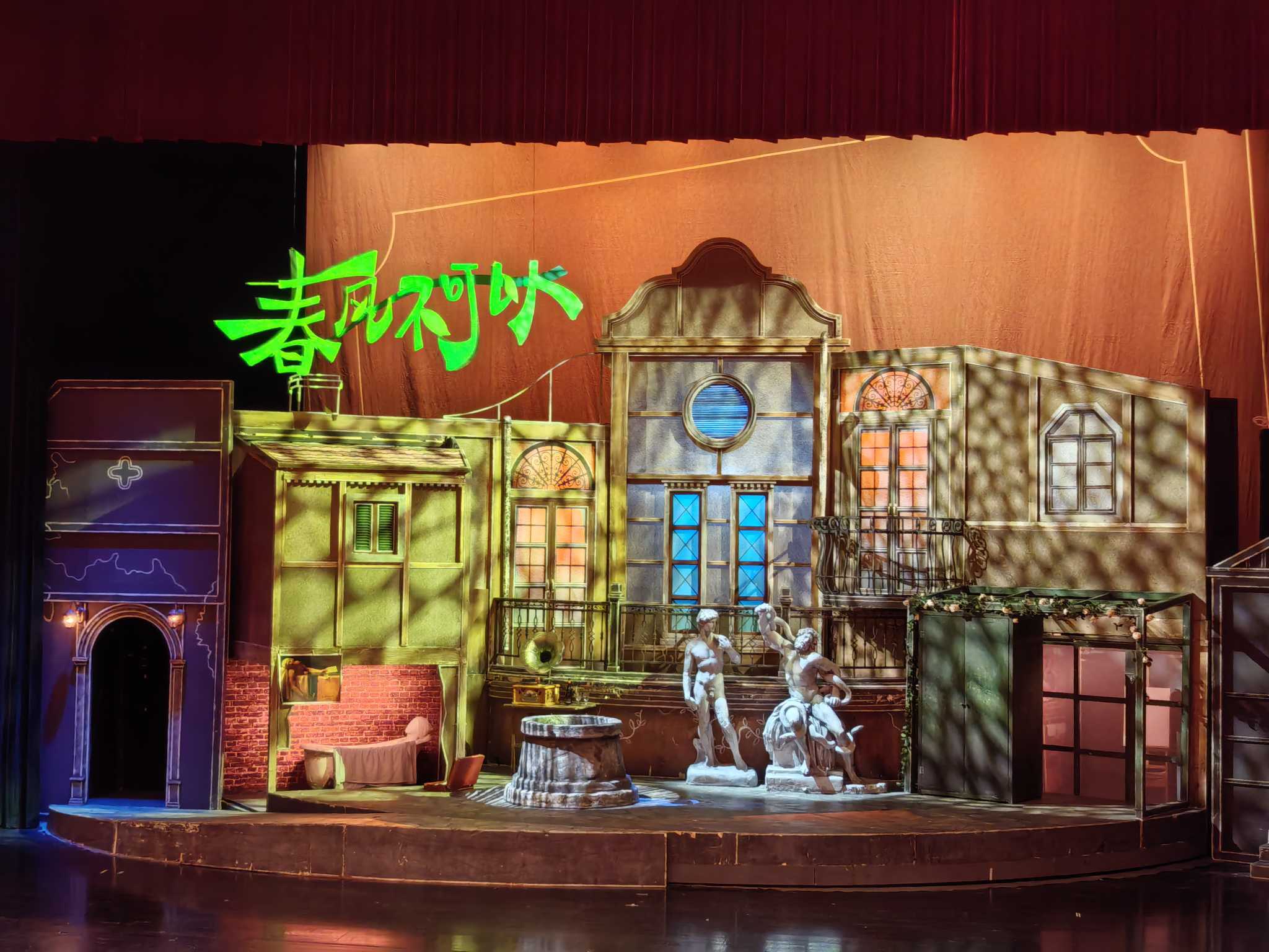 英国威廉希尔-精彩一幕接着一幕，观众眼花缭乱