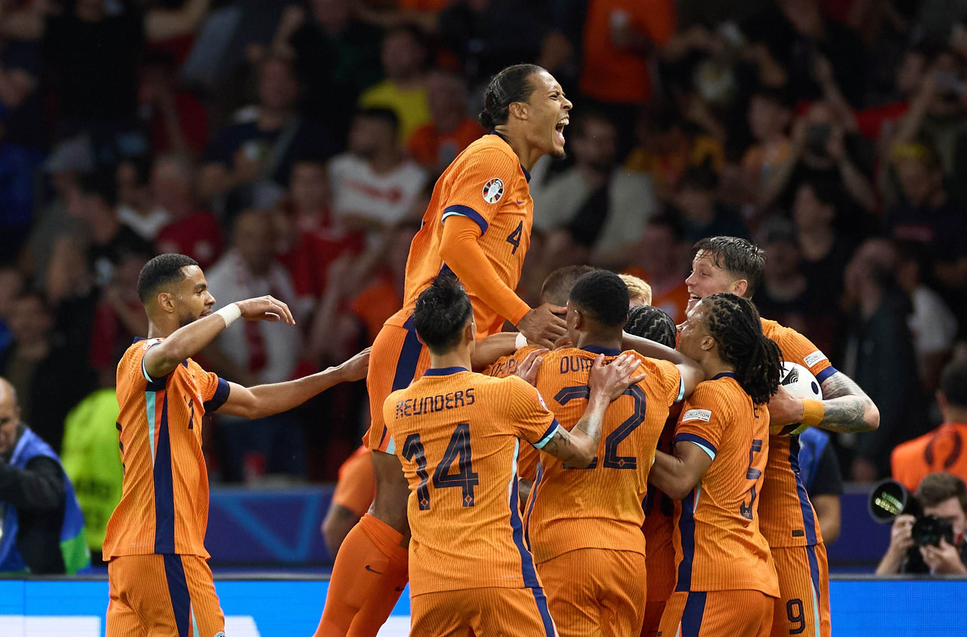 威廉希尔中文站-芬兰大胜西班牙，欧洲联赛发生激烈抢点