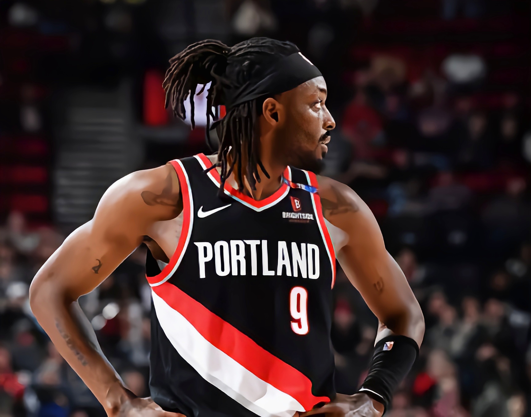 开拓者惊险战胜马刺继续保持不败 开拓者惊险战胜马刺继续保持不败