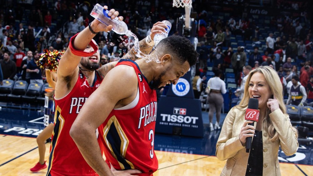 詹皇携手戈贝尔击败对手,东西部强强对话 詹皇携手戈贝尔击败对手,东西部强强对话