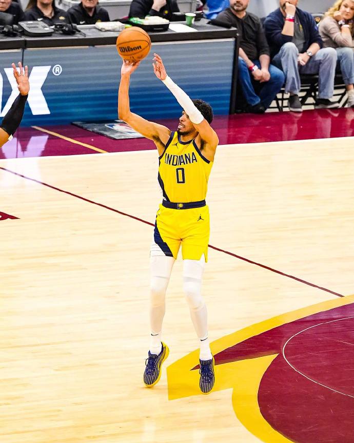 英国威廉希尔-步行者队锋线爆发，主帅称赞球员表现