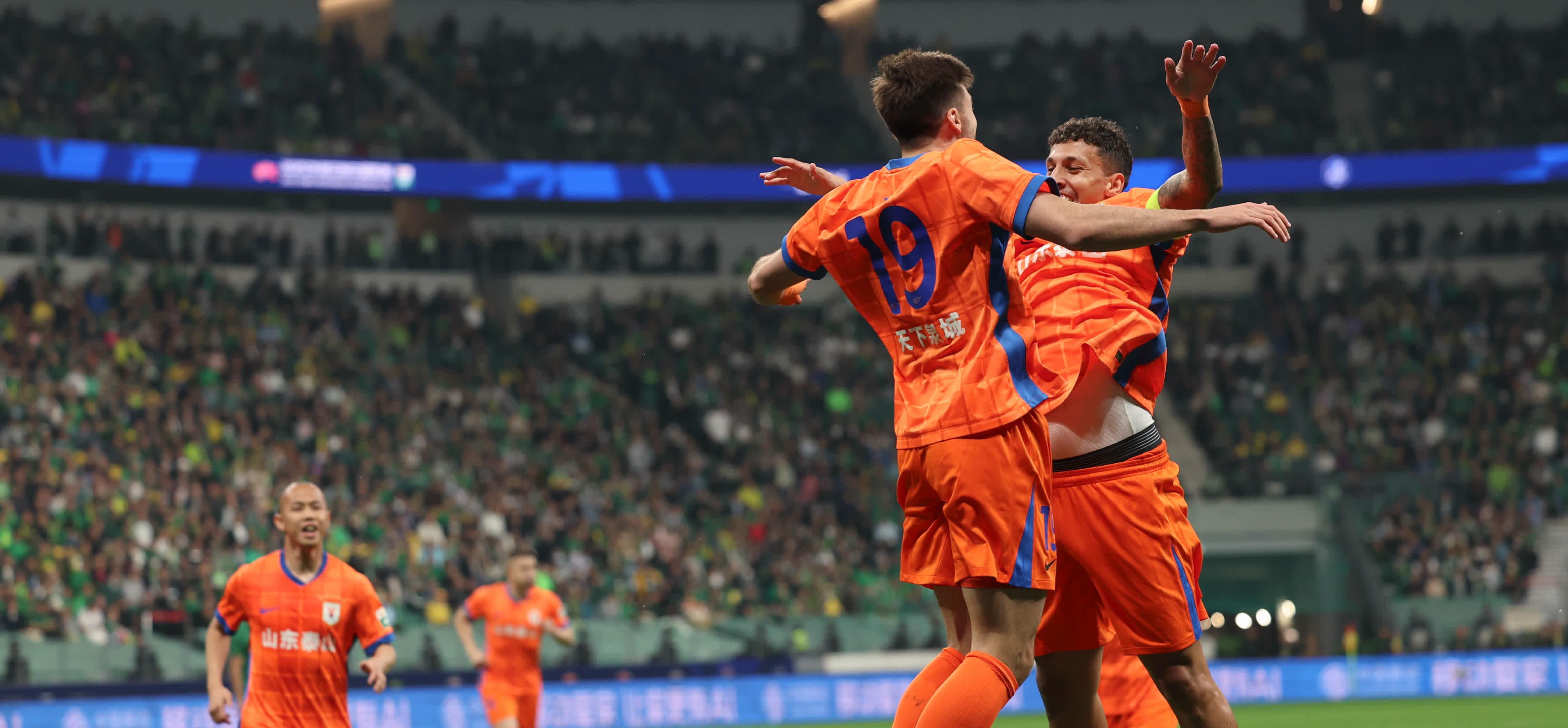 激烈角逐,国际足坛掀起热潮 激烈角逐,国际足坛掀起热潮