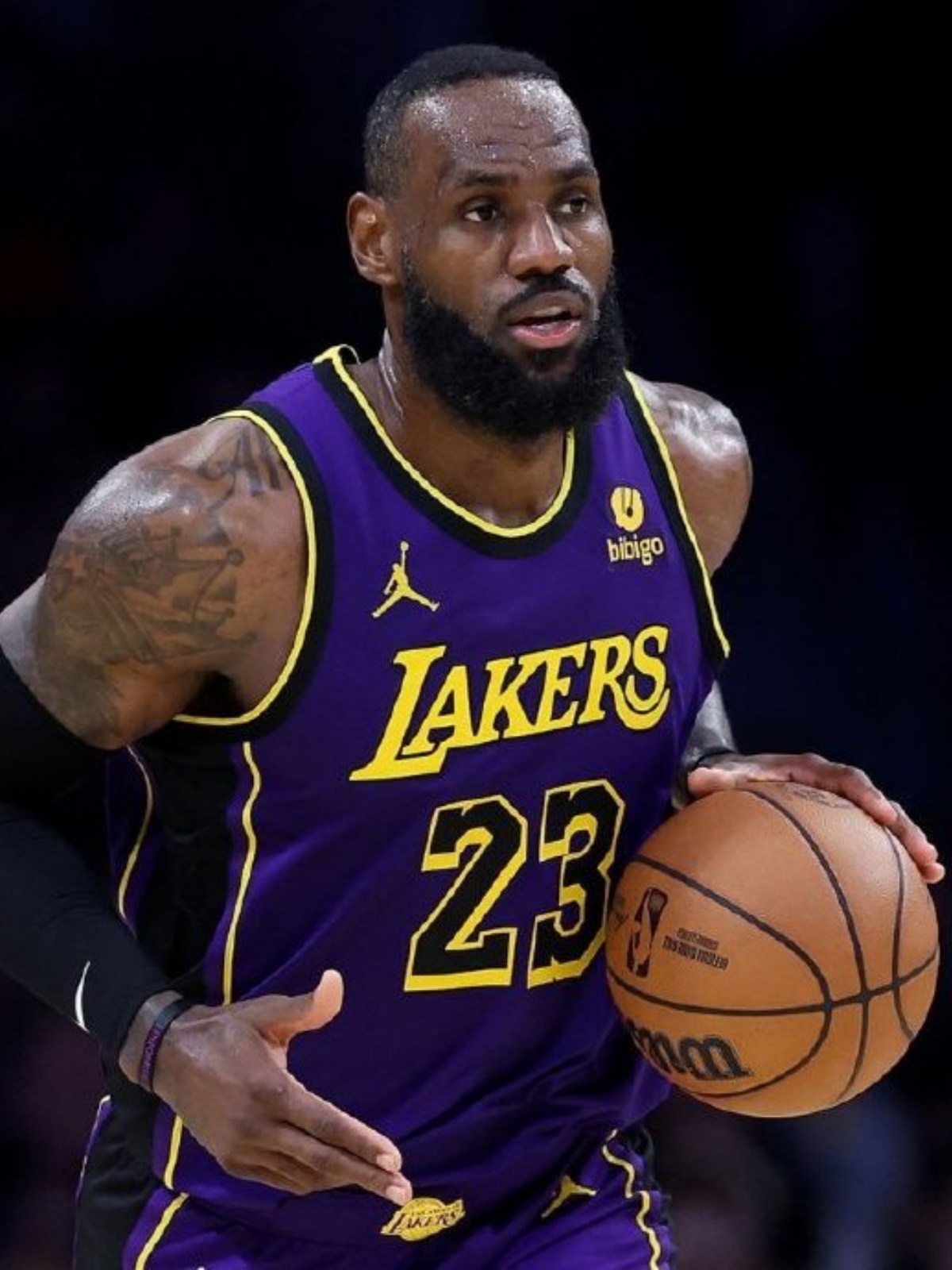 湖人主场险胜骑士,詹姆斯单场30+得分 湖人主场险胜骑士,詹姆斯单场30+得分