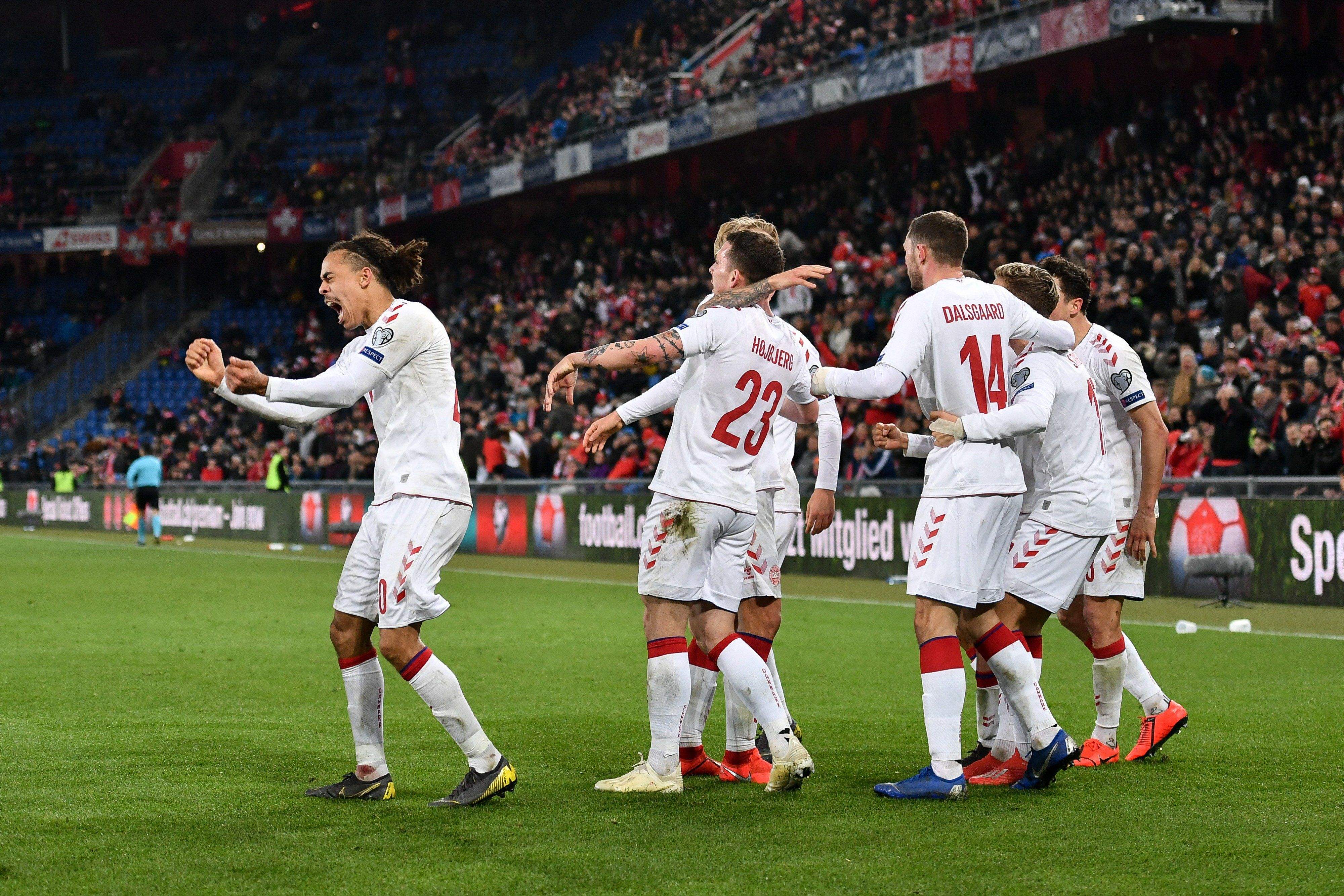 威廉希尔官网-瑞士队晋级欧预赛八强，展现出色表现