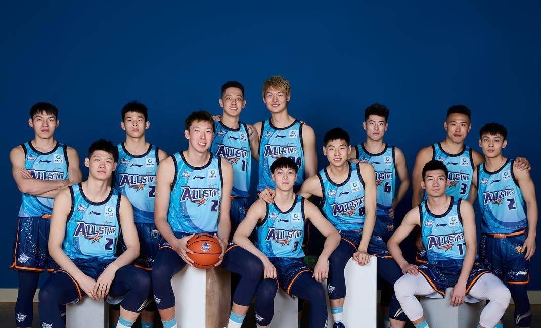 全明星球员展现超群篮球技艺 全明星球员展现超群篮球技艺