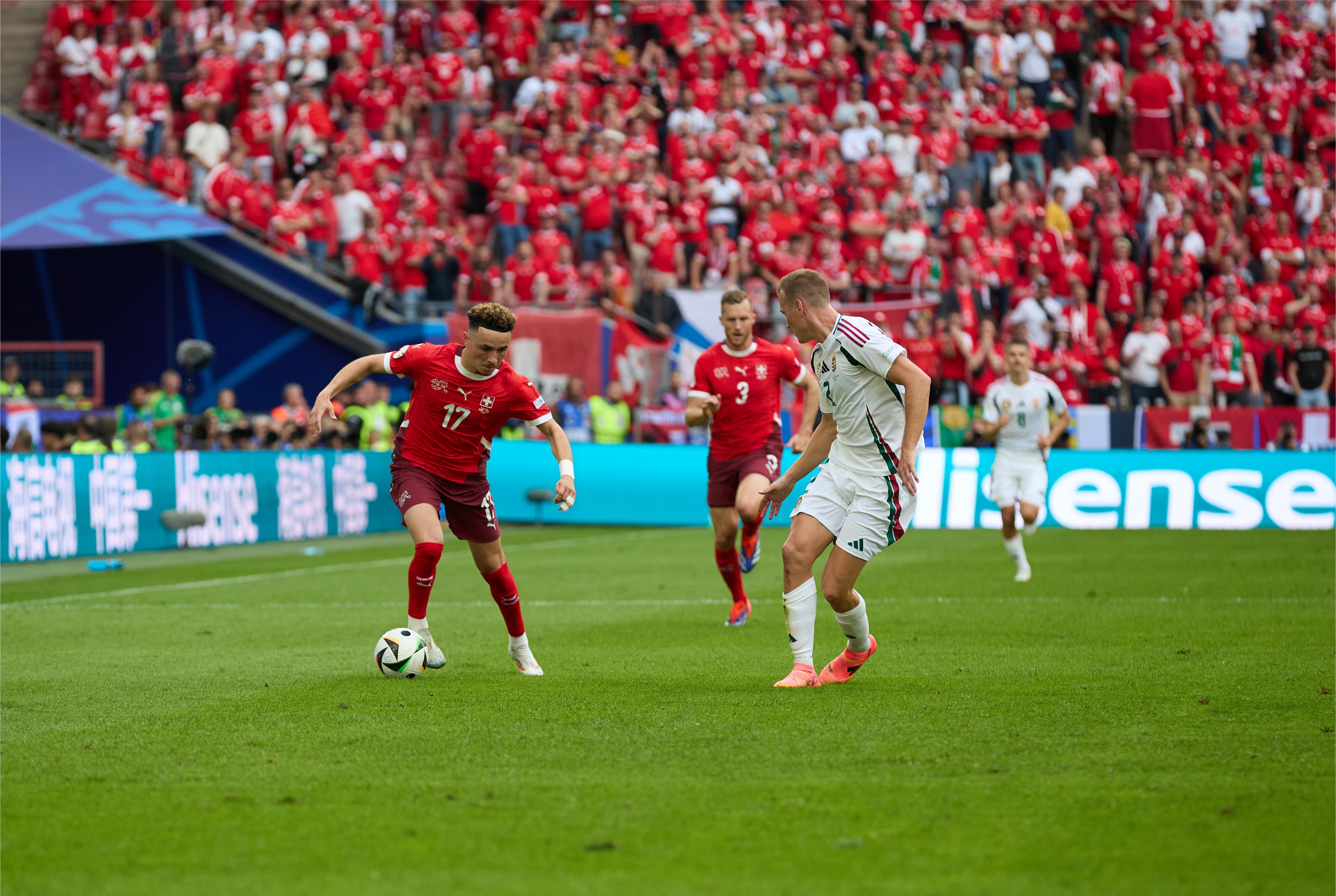 英国威廉希尔-瑞士女足在国内比赛中强势崛起