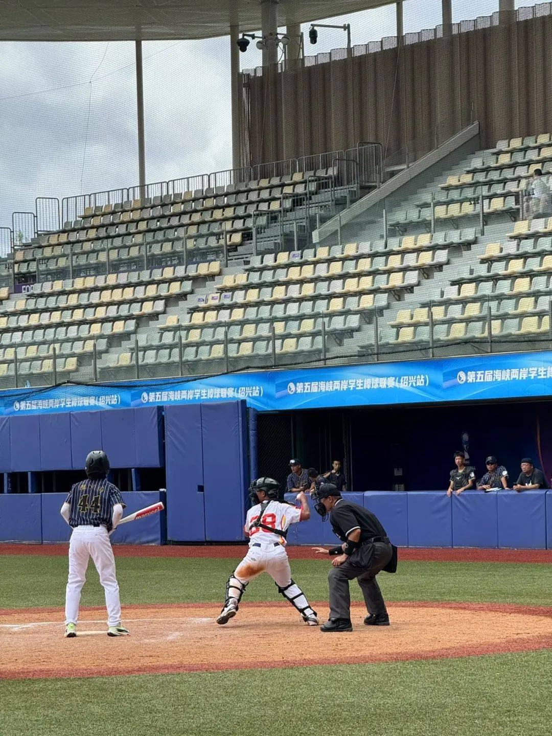 英国威廉希尔-球队在锦标赛中所向披靡取得冠军