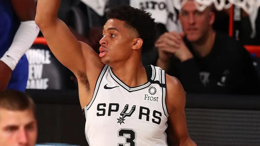 威廉希尔app-勇士队主帅赞誉新秀表现，青年球员崭露头角