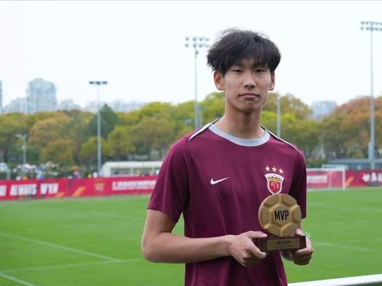 上海上港主场击败北京国安,斩获胜利 上海上港主场击败北京国安,斩获胜利