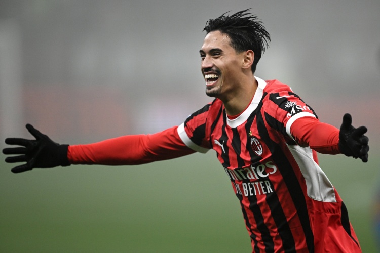 威廉希尔app-AC米兰前锋连续破门，进攻端表现抢眼