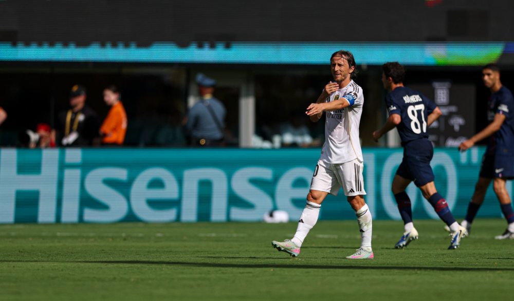 威廉希尔官网-皇马阵容动荡，再度输球放弃夺冠