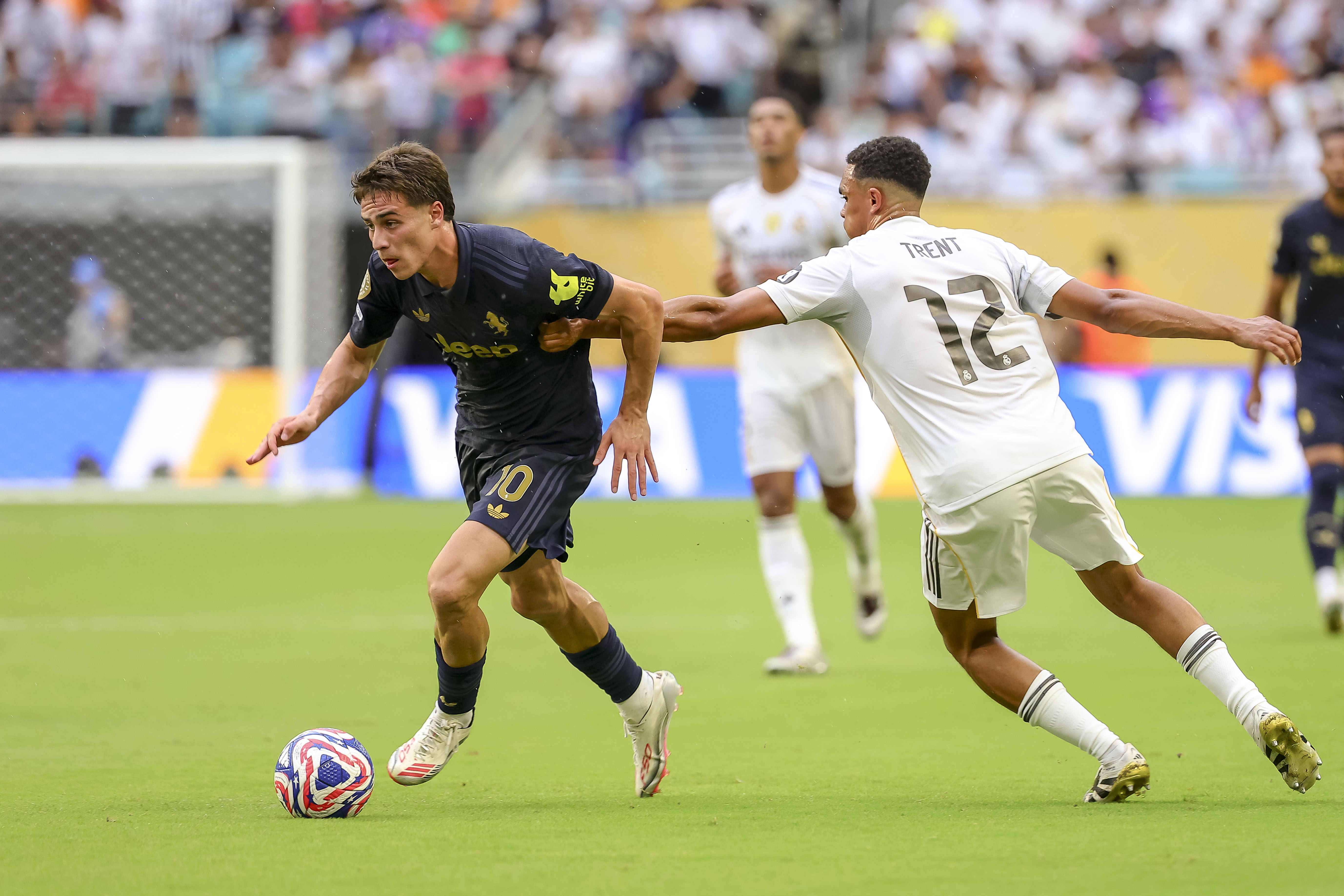 全球顶级俱乐部参加国际足球赛