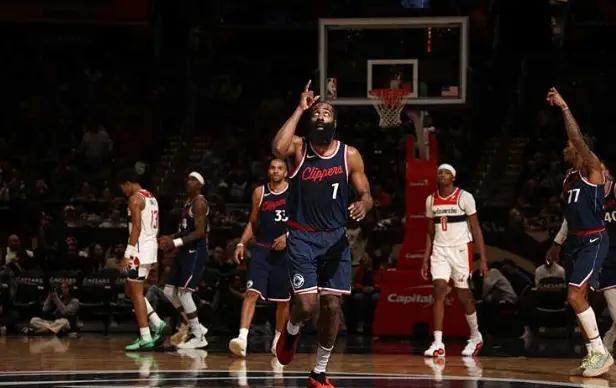 威廉希尔中文站-爵士队球员全力以赴，备战精神可嘉