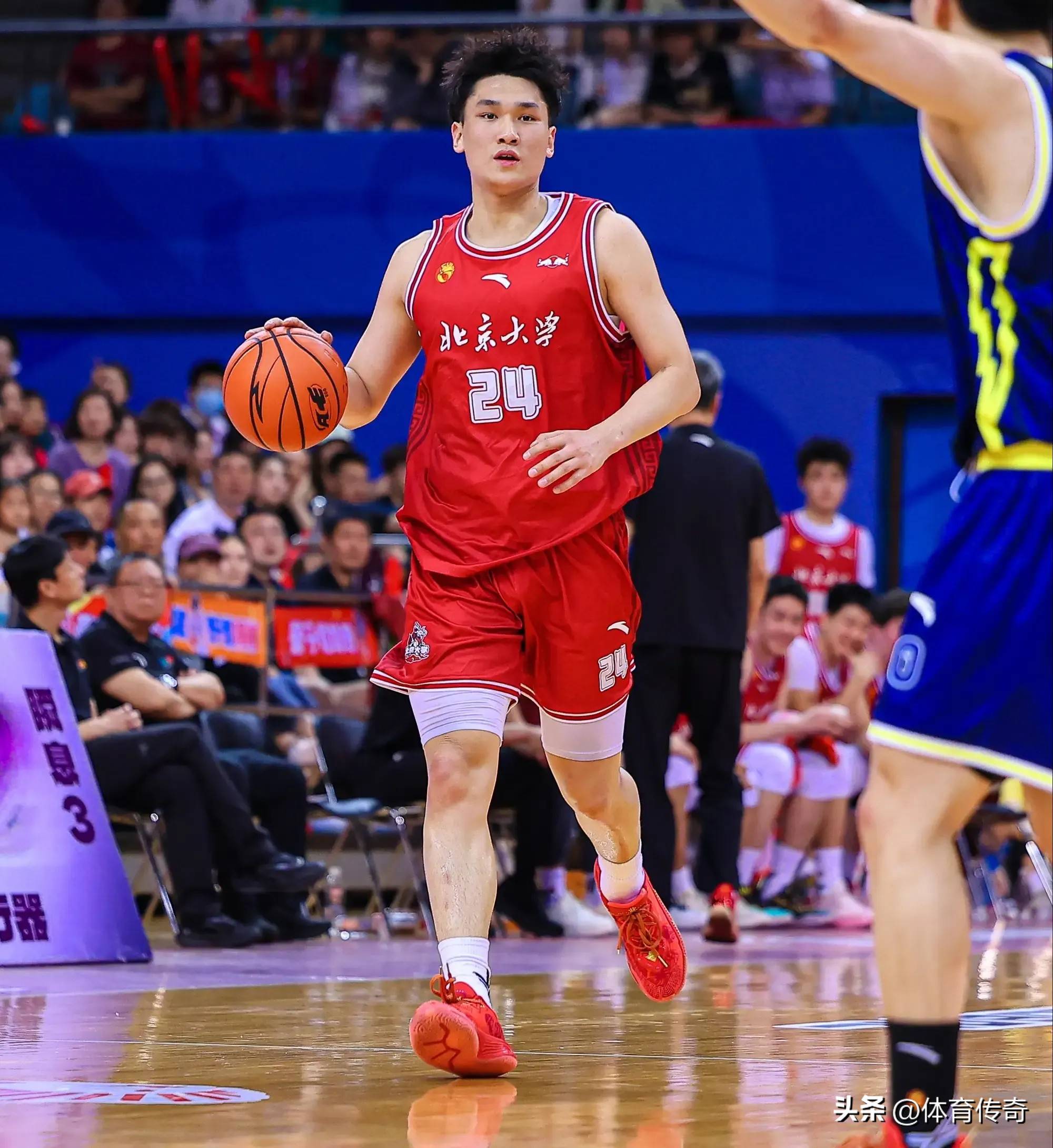 英国威廉希尔-新赛季开幕式：CBA联赛再掀热潮，球迷热血开场