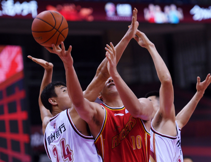 新赛季开幕式:CBA联赛再掀热潮,球迷热血开场 新赛季开幕式:CBA联赛再掀热潮,球迷热血开场