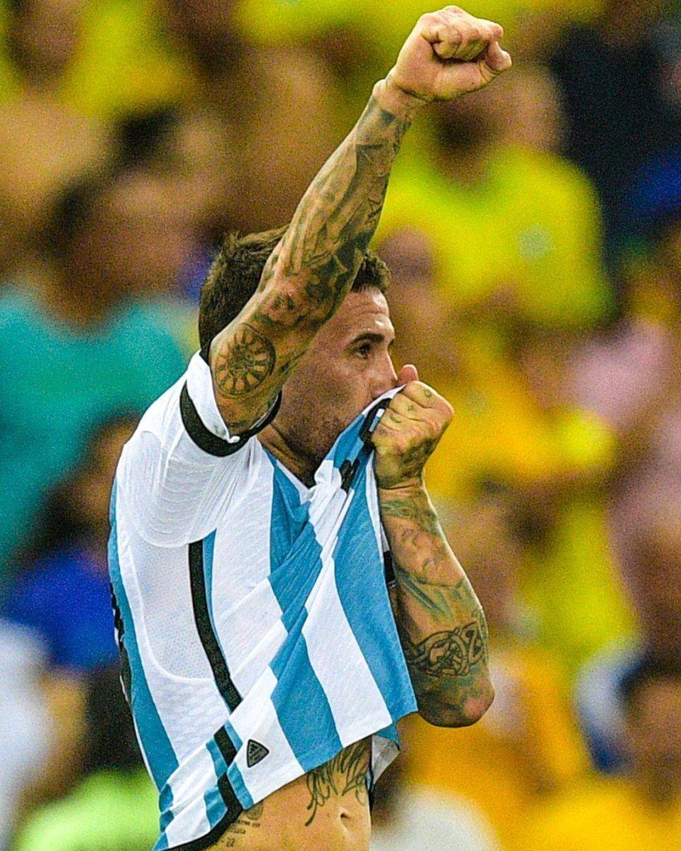 盖克佐迪在比赛中攻入制胜一球,令球迷惊艳 盖克佐迪在比赛中攻入制胜一球,令球迷惊艳