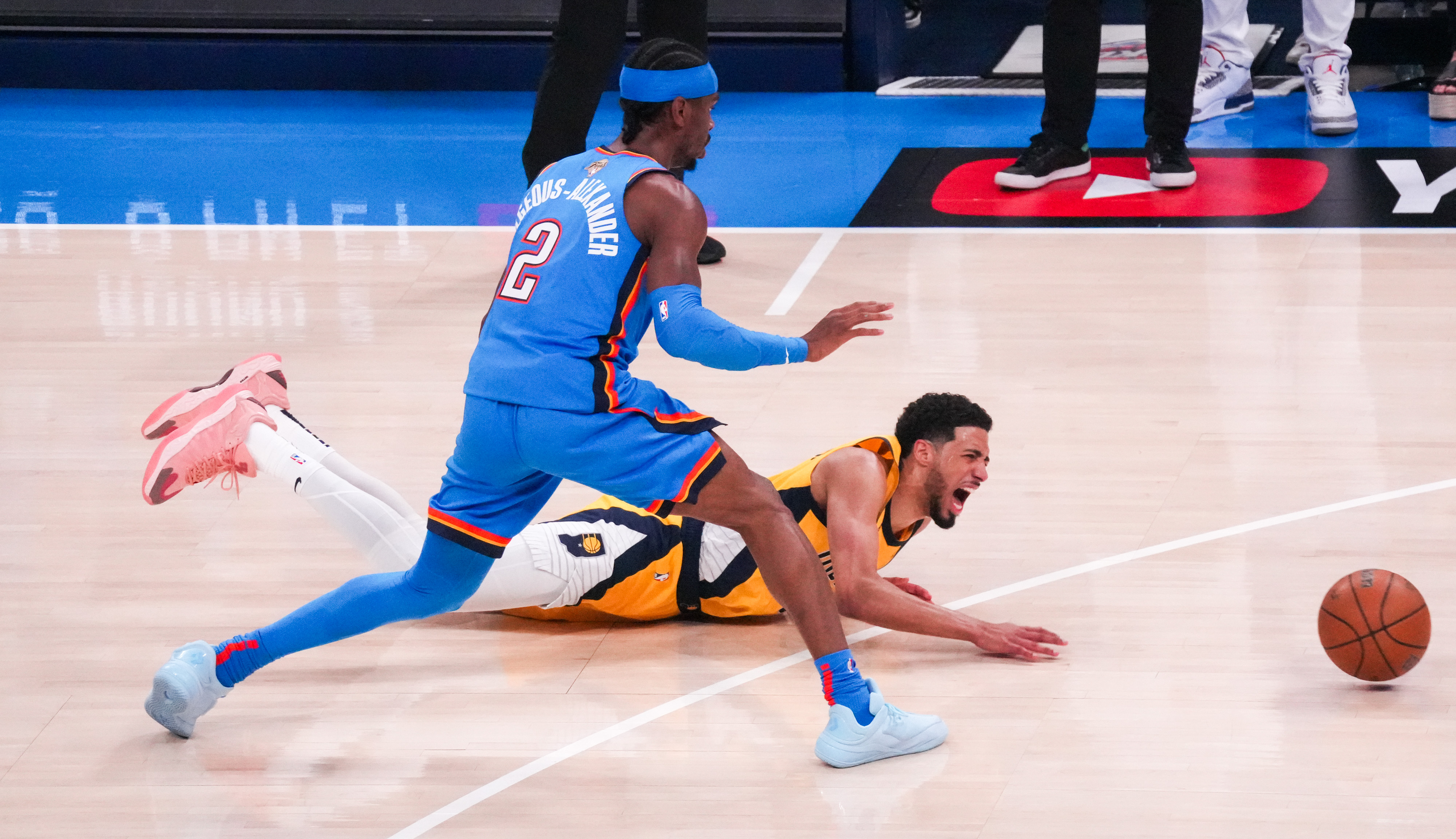 威廉希尔中文站-雷霆队遭遇二连败,陷入季后赛困境 威廉希尔中文站-雷霆队遭遇二连败,陷入季后赛困境