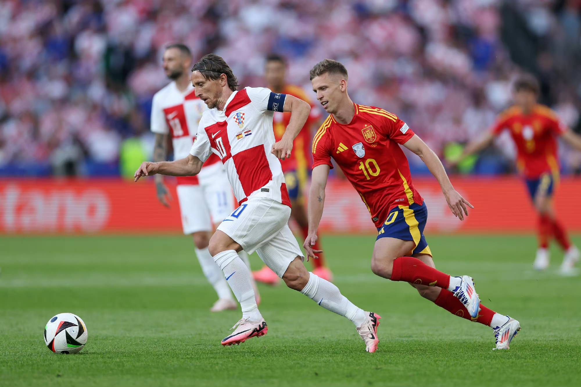 欧洲杯预选赛：克罗地亚不敌土耳其，晋级之路曲折