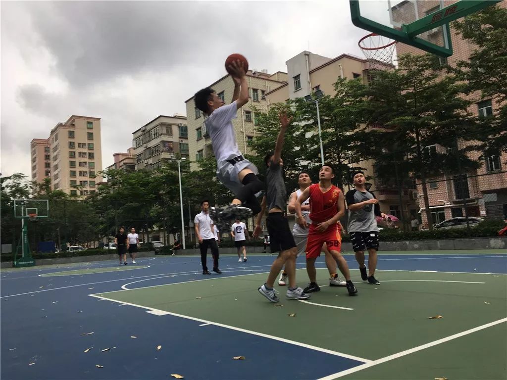 非洲明星球员在篮球友谊赛打出精彩表现 非洲明星球员在篮球友谊赛打出精彩表现