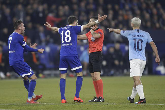 沙尔克04主场险胜，防守有惊无险