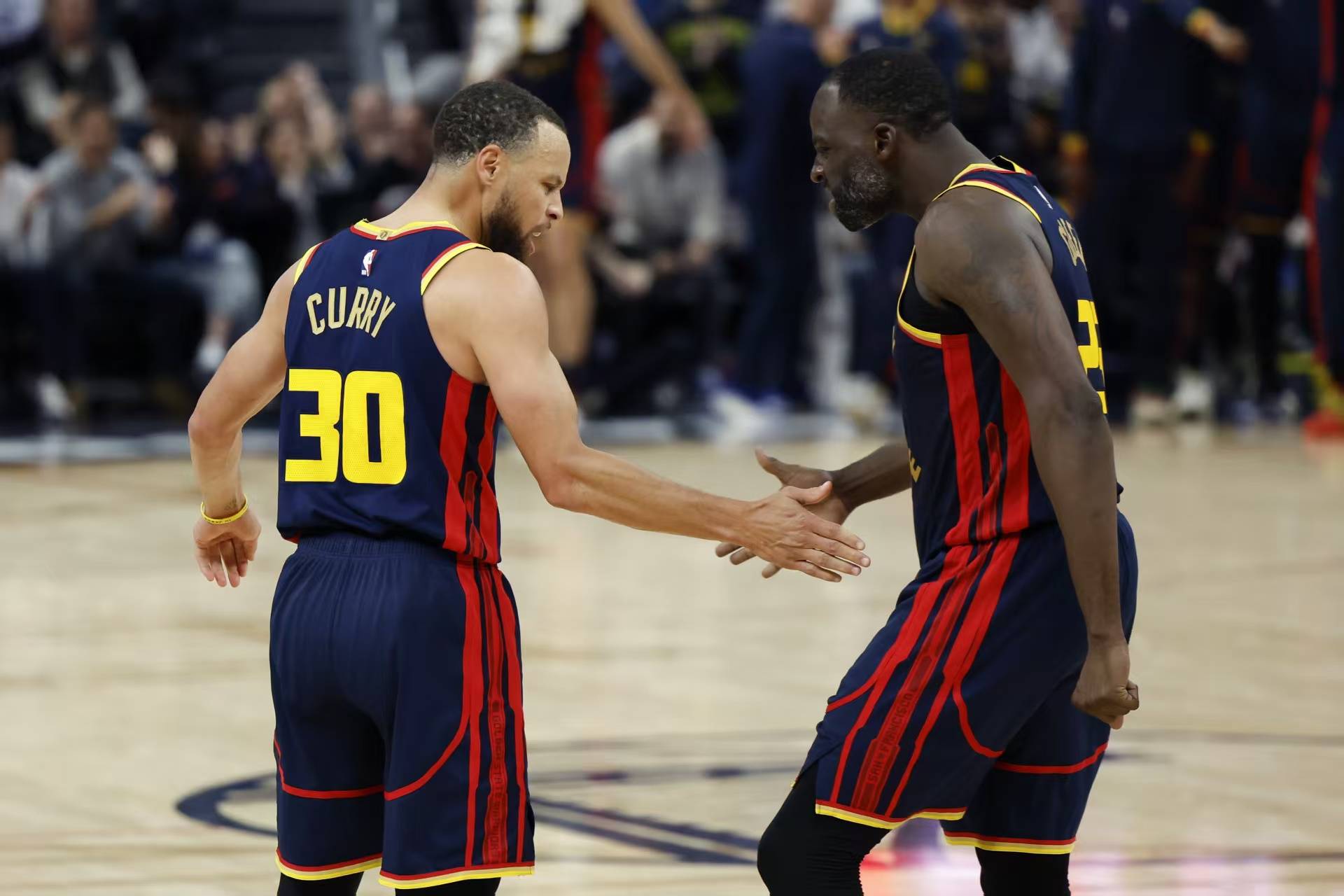 英国威廉希尔-开拓者不敌马刺,西部排名继续下滑 英国威廉希尔-开拓者不敌马刺,西部排名继续下滑