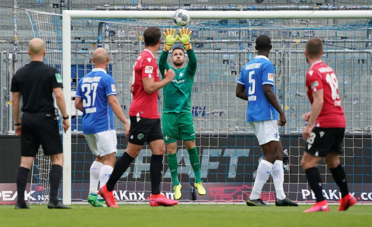 英国威廉希尔-汉诺威96主场遭遇失利,遭遇困境积分榜倒数 英国威廉希尔-汉诺威96主场遭遇失利,遭遇困境积分榜倒数