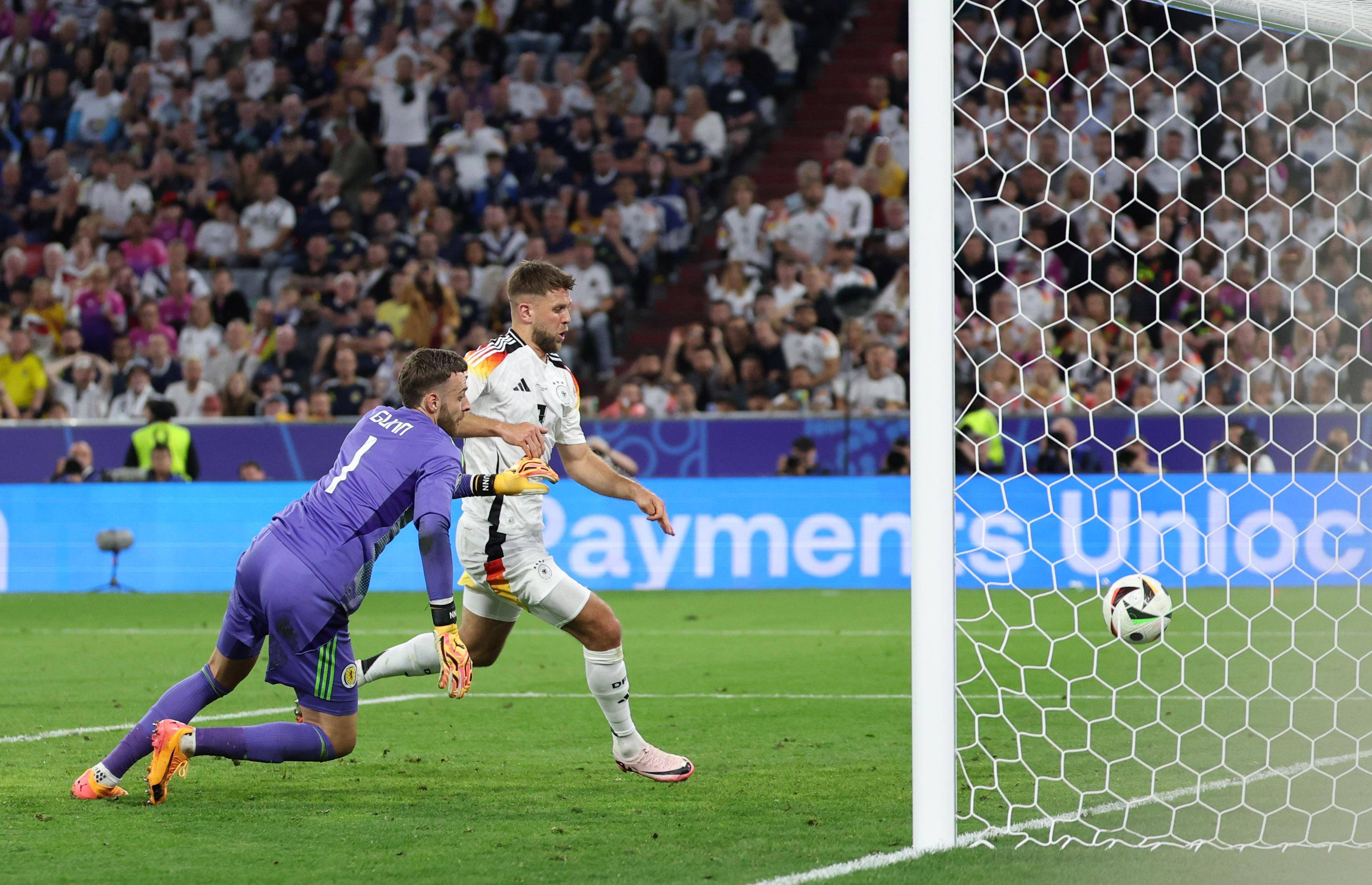 威廉希尔中文站-苏格兰队力挫挪威,晋级欧洲杯资格赛 威廉希尔中文站-苏格兰队力挫挪威,晋级欧洲杯资格赛