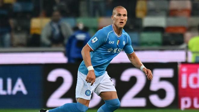 英国威廉希尔-乌迪内斯击败那不勒斯,大比分4-1获胜 英国威廉希尔-乌迪内斯击败那不勒斯,大比分4-1获胜