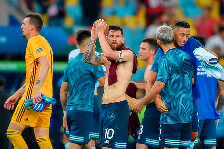 威廉希尔中文站-两支传统劲旅交手,红蓝之争再掀波澜 威廉希尔中文站-两支传统劲旅交手,红蓝之争再掀波澜