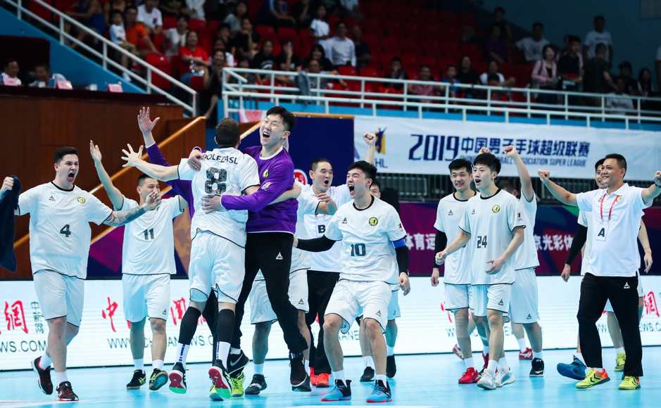 两支传统劲旅交手，红蓝之争再掀波澜