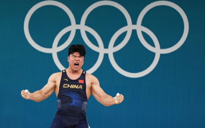 举重男子团体:中国队荣获金牌 举重男子团体:中国队荣获金牌