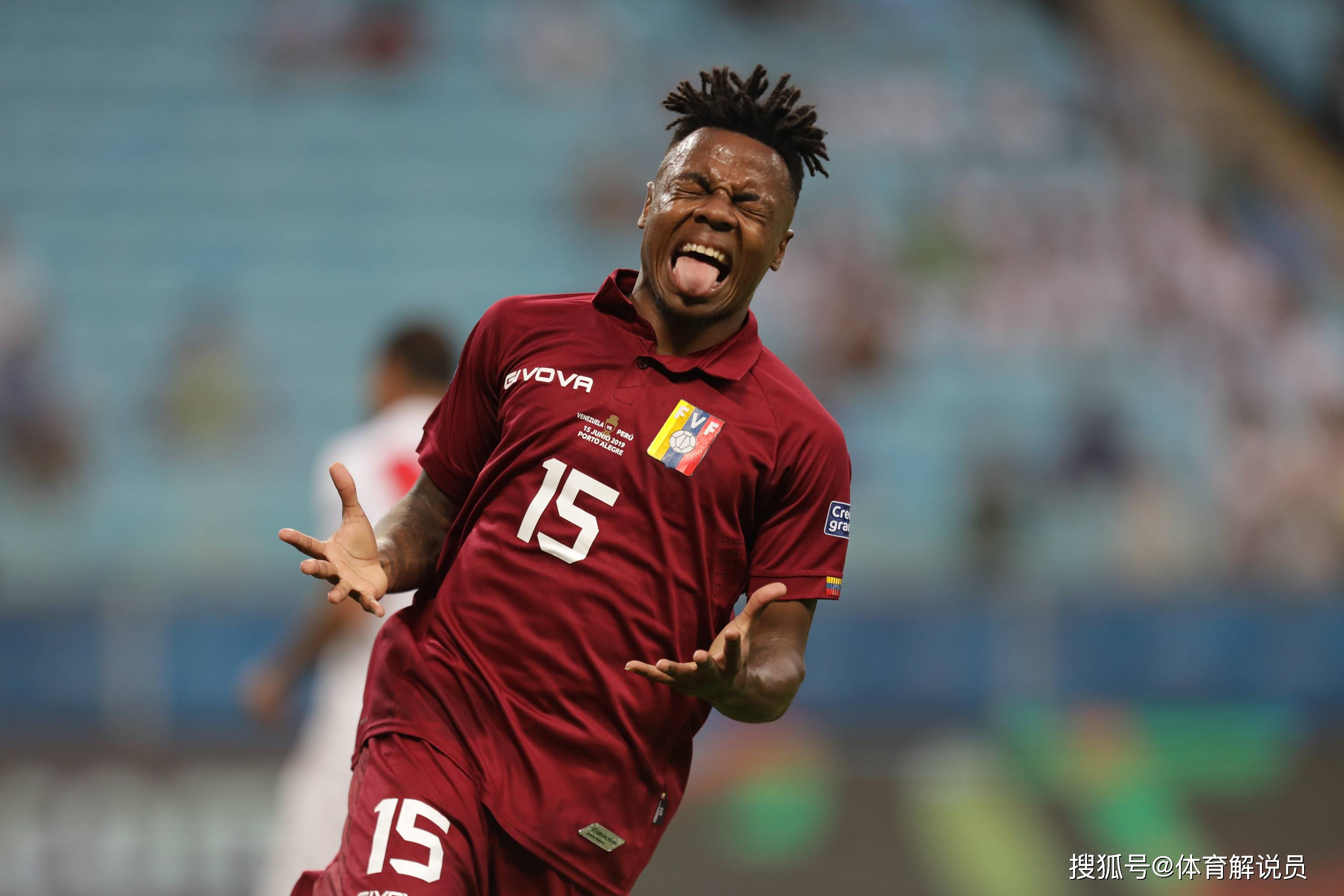 加拿大队在重要比赛中力压对手！