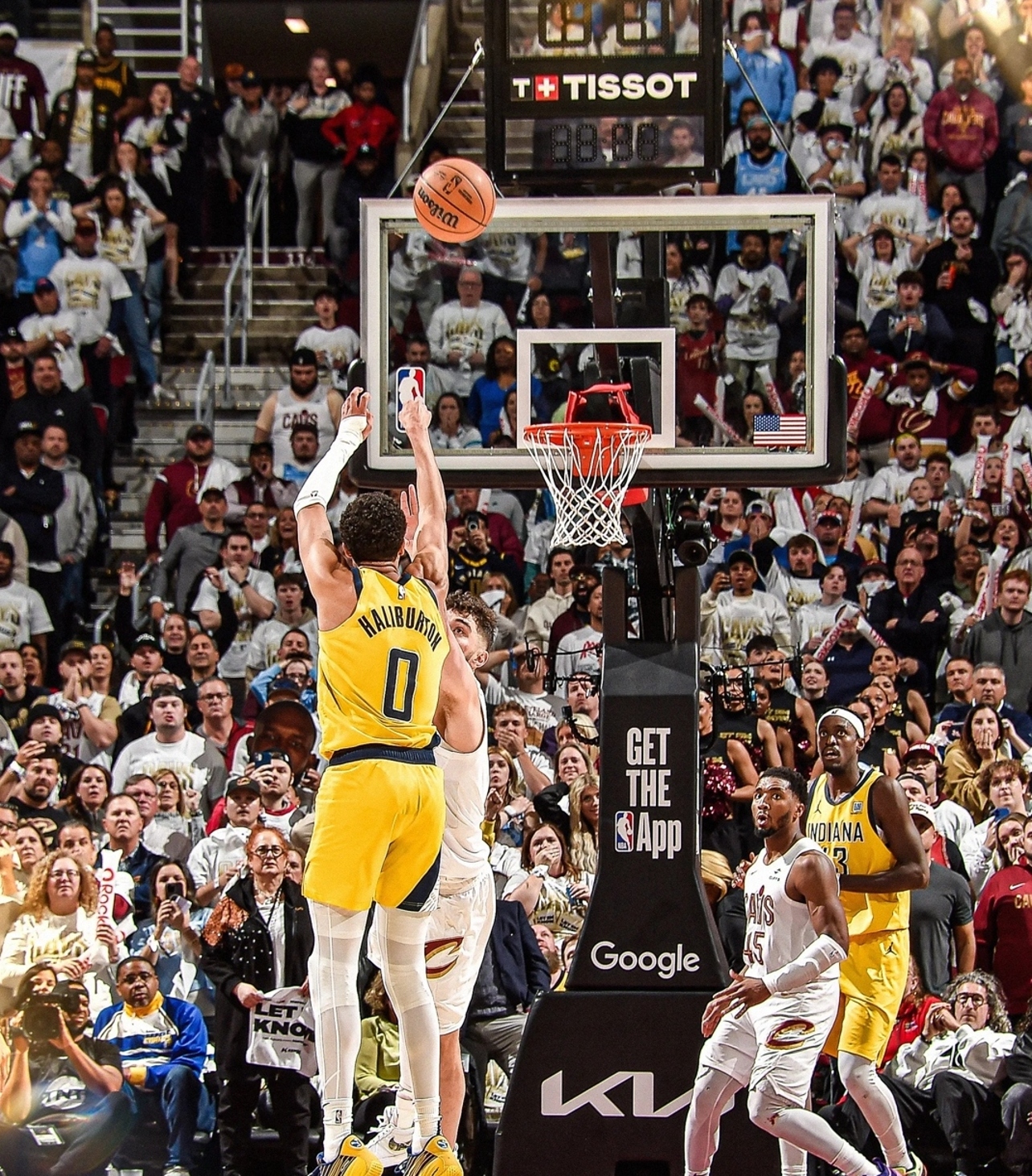 威廉希尔官网-骑士队关键一战胜敌手，晋级季后赛