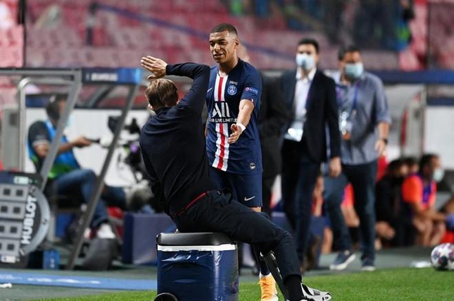 莱比锡客场演绎逆袭传奇,球迷狂欢送永恒掌声 莱比锡客场演绎逆袭传奇,球迷狂欢送永恒掌声