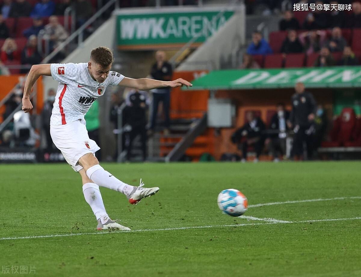 奥格斯堡后防失误频频,需提升状态 奥格斯堡后防失误频频,需提升状态