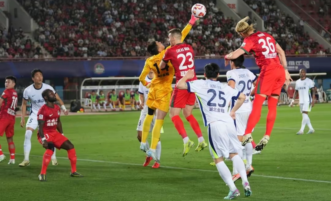 威廉希尔官网-南特新援表现出色,助球队连胜开局 威廉希尔官网-南特新援表现出色,助球队连胜开局