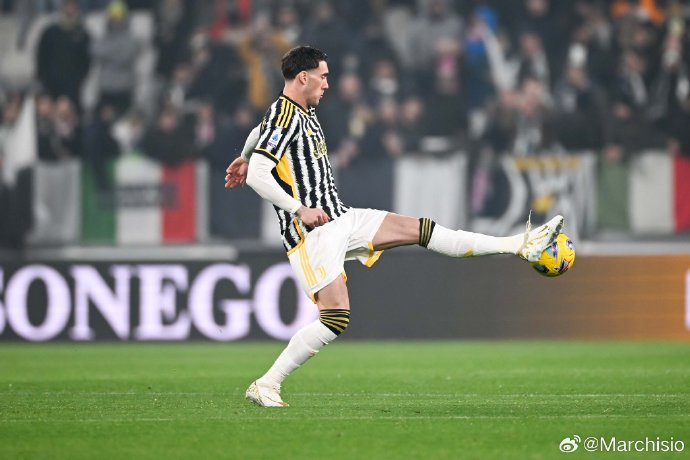 威廉希尔官网-尤文图斯客场1-0小胜萨索洛，稳定积分