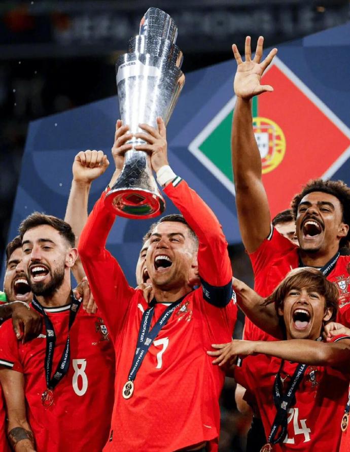 英国威廉希尔-欧国联赛决赛前夕，球迷热情高涨