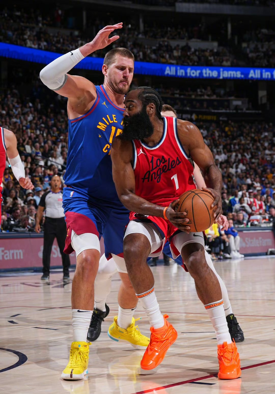 威廉希尔中文站-小牛队战胜掘金,取得三连胜 威廉希尔中文站-小牛队战胜掘金,取得三连胜