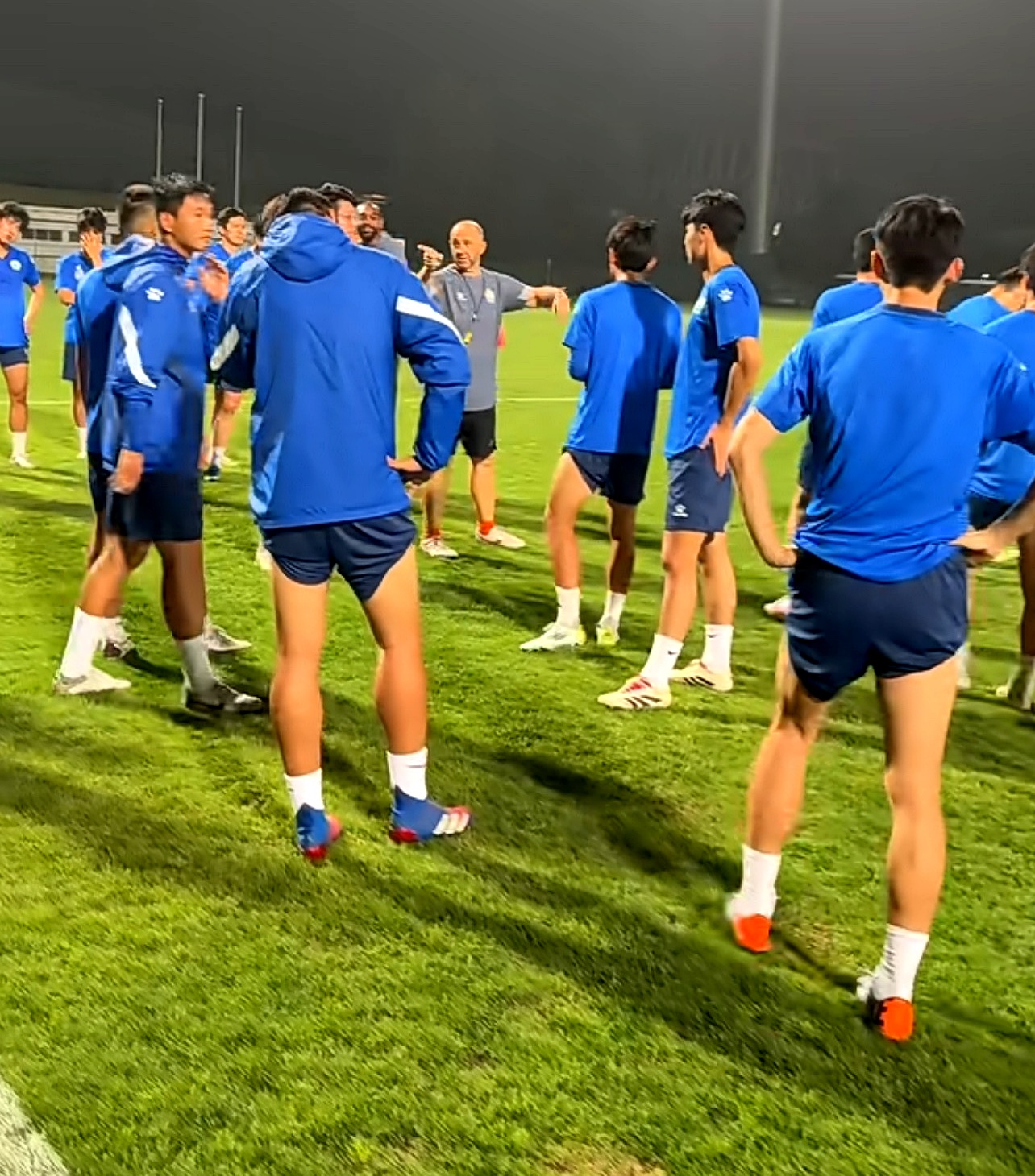 威廉希尔中文站-青训营炙手可热,多队争相选拔优秀球员 威廉希尔中文站-青训营炙手可热,多队争相选拔优秀球员