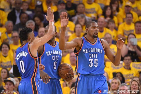 狭路相逢场面火爆，雷霆击败猛龙轻取胜利