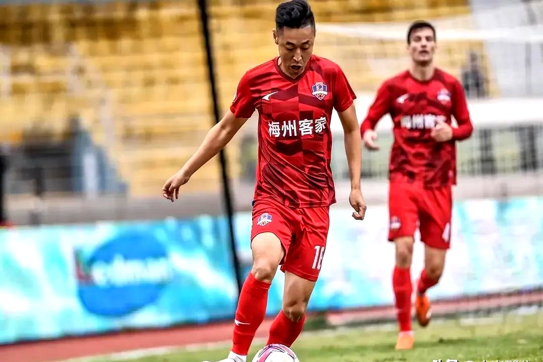 河南建业客场战胜长春亚泰,取得三分 河南建业客场战胜长春亚泰,取得三分