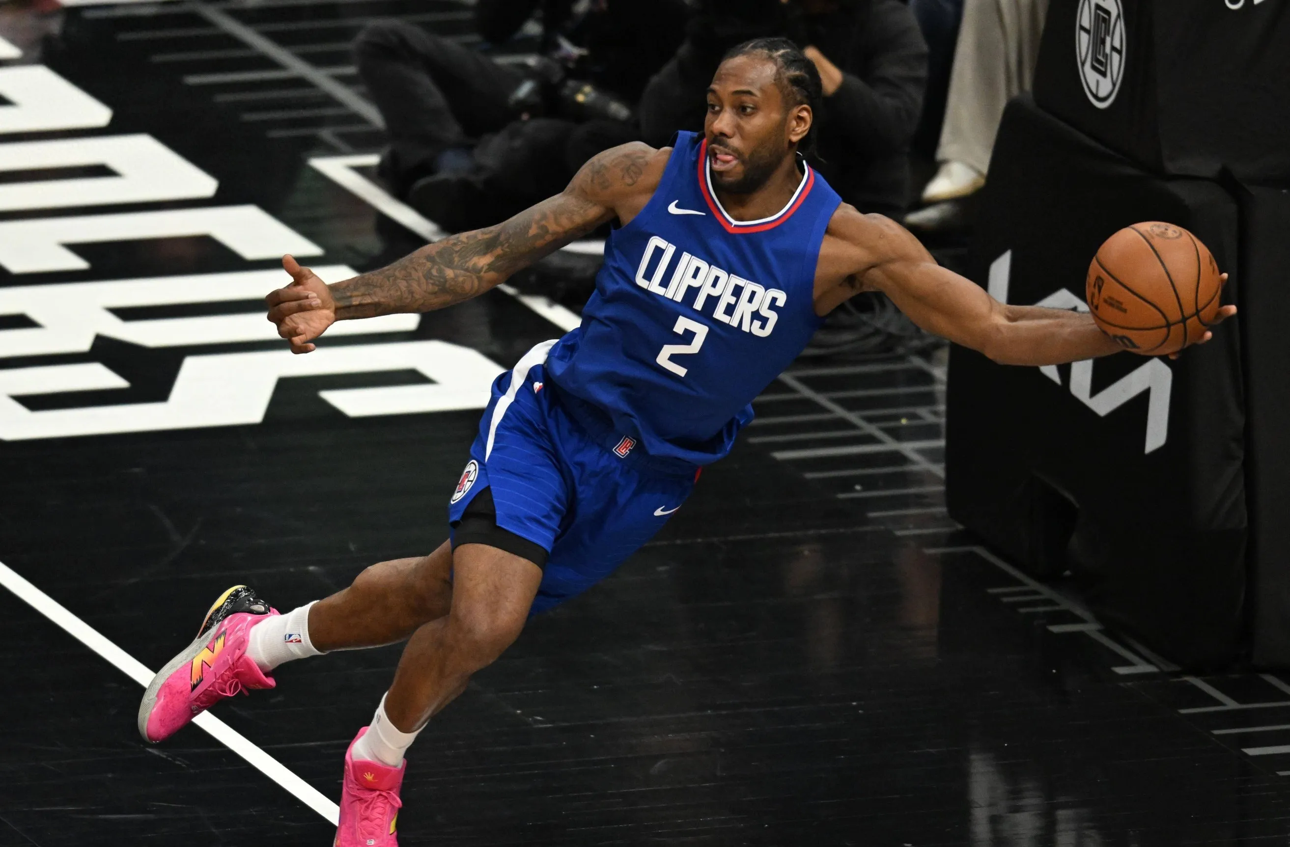 威廉希尔官网-快船主场逆转马刺,莱昂纳德高产助球队取胜锦上添花 威廉希尔官网-快船主场逆转马刺,莱昂纳德高产助球队取胜锦上添花