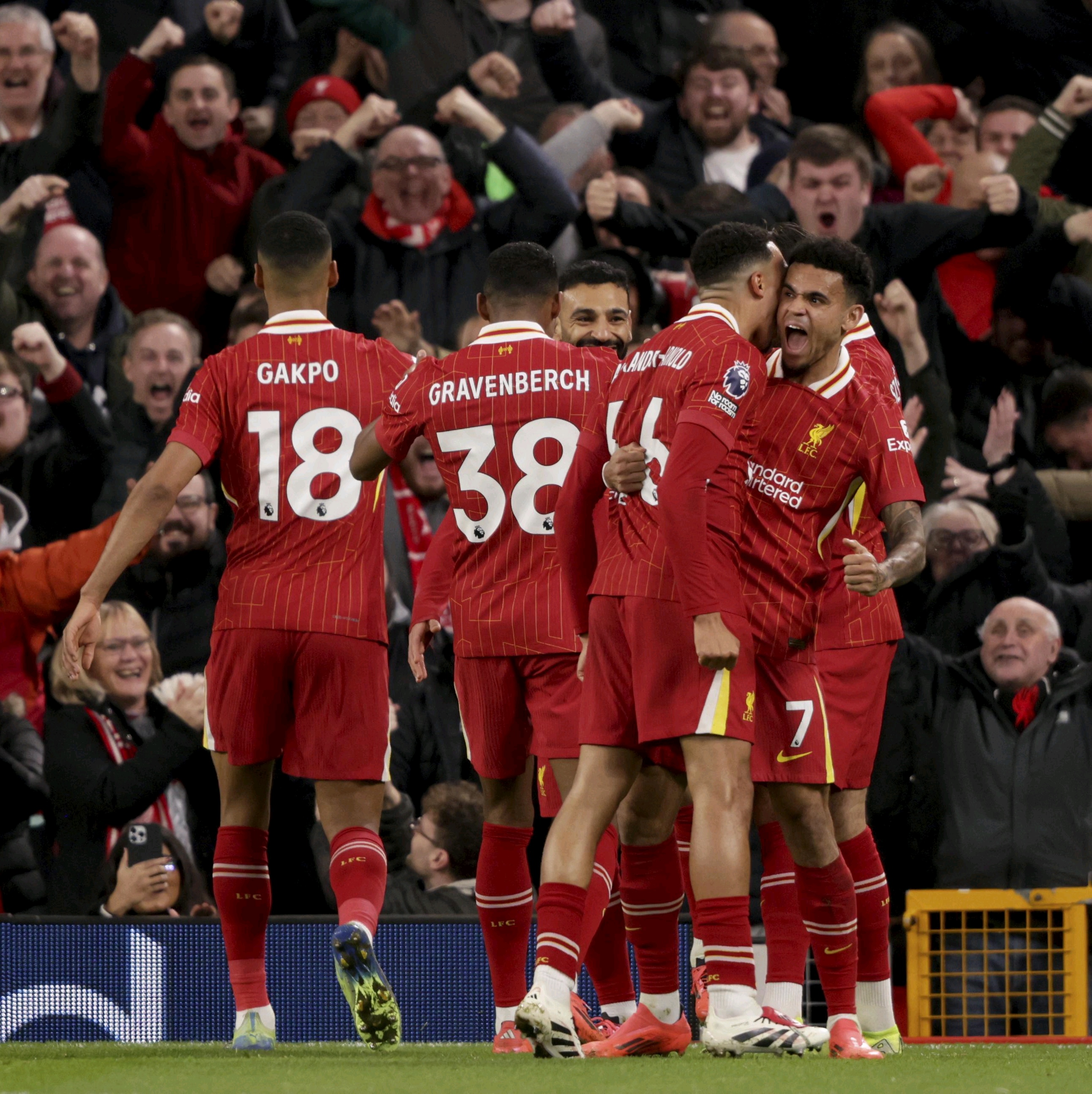 利物浦客场逼平那不勒斯,红军小组出线 利物浦客场逼平那不勒斯,红军小组出线