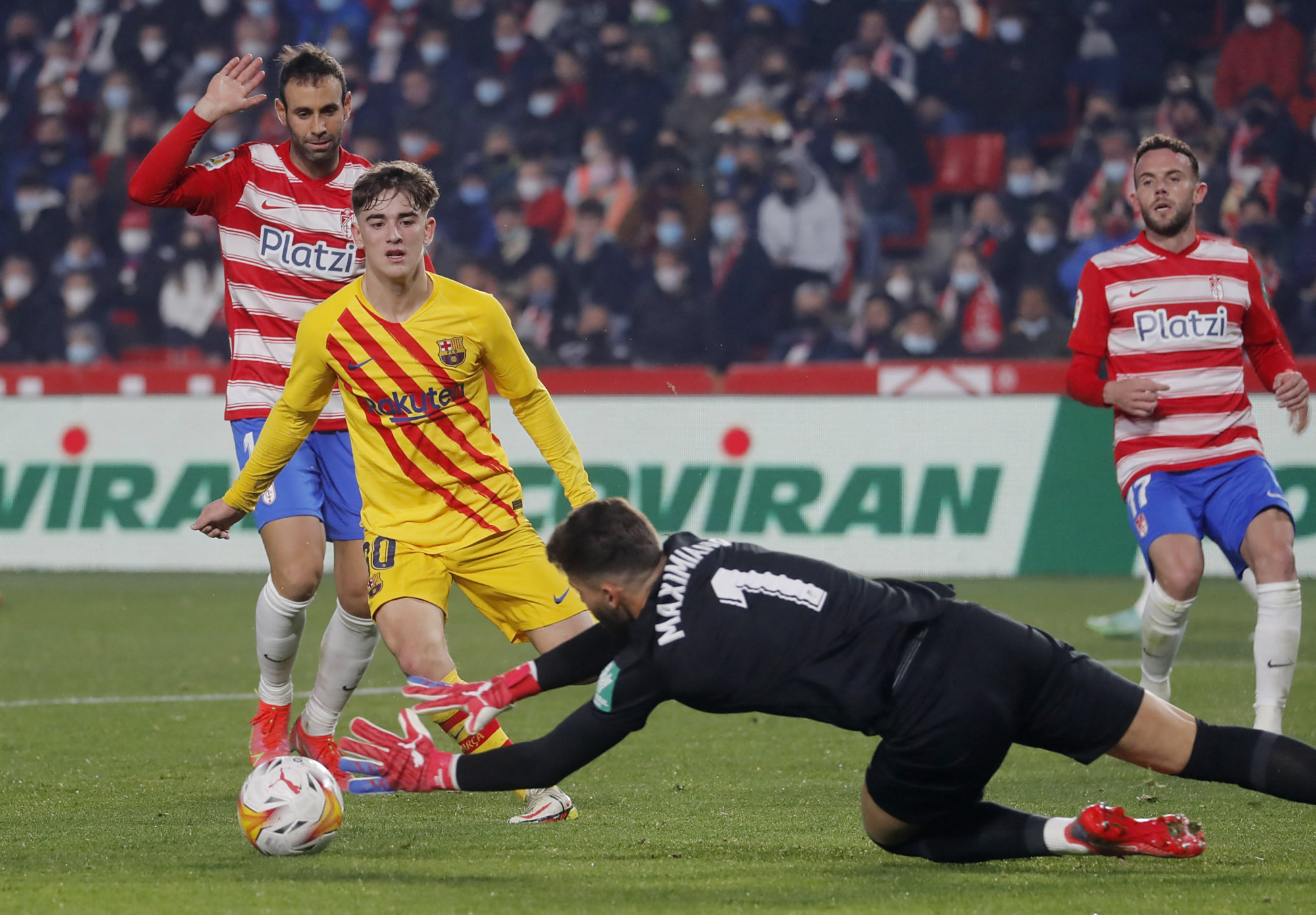 格拉纳达客场大败，士气受挫